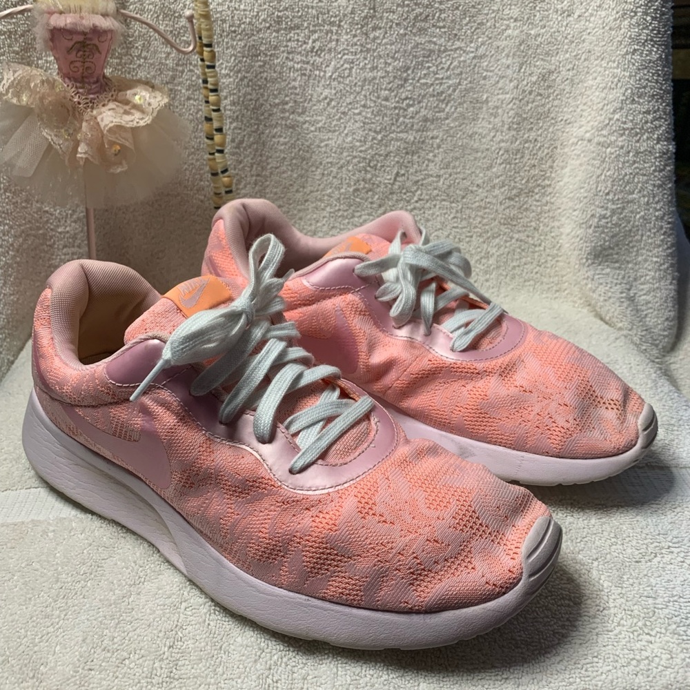 PINK NIKE AIR MAX